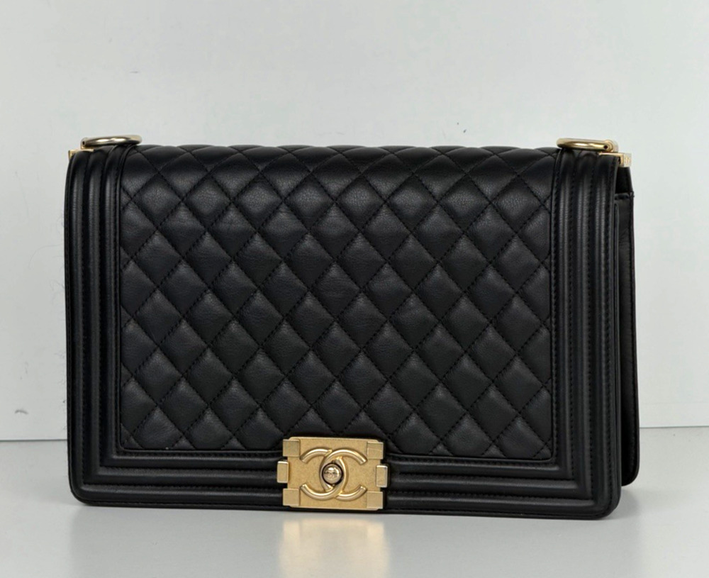 Chanel Boy New Medium Bag in Black Quilted Leather 2019 Gold HW E8